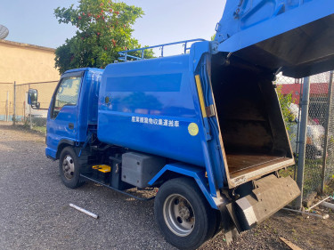 PRICE DROP: 2006 Isuzu ELF - Garbage Compactor