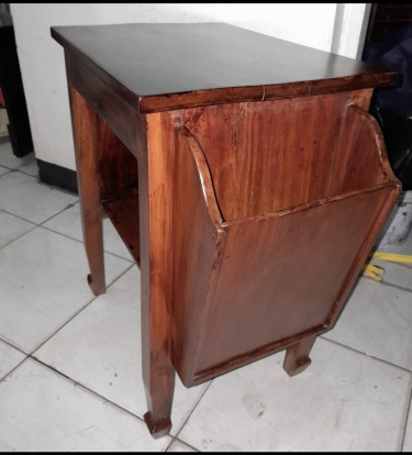 Antiques, Shelving, Magazinetable, Etc.