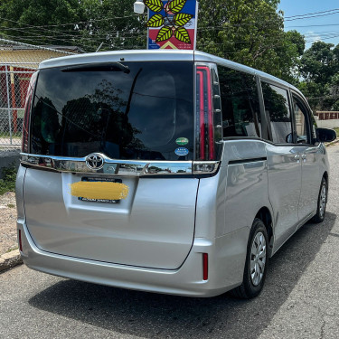 2017 Toyota Noah