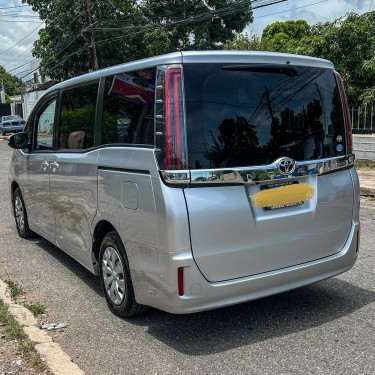 2017 Toyota Noah