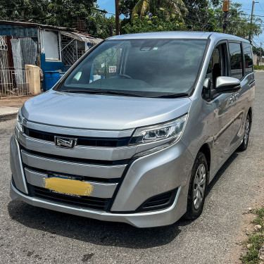 2017 Toyota Noah