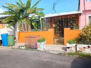 3 Bedrooms 2 Bathrooms House For Sale
