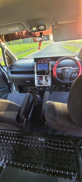 2011 Toyota Noah Si Fully Loaded