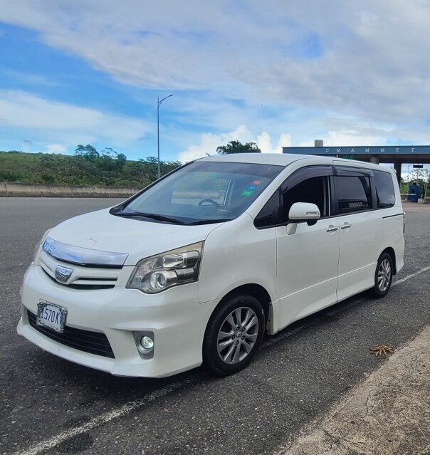 2011 Toyota Noah Si Fully Loaded