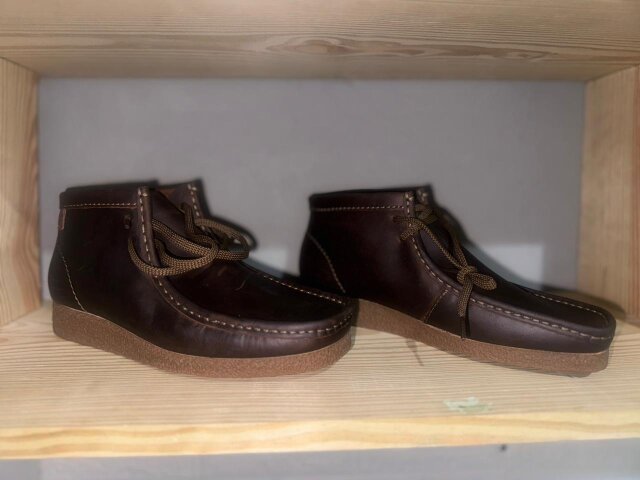 Wallabees Clark’s Size 9