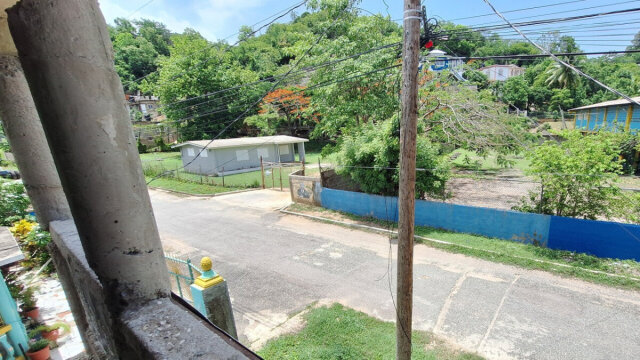 Three Storey Unfinished 6 Bedroom House