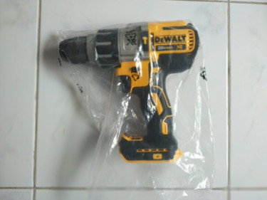 DeWalt Power Tool Combo (DCK299M2) +2xtra Items