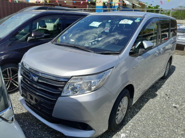 2017 TOYOTA NOAH