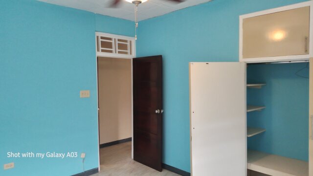 3 Bedroom 2 Bath Large Side House