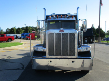 2023 PETERBILT 389