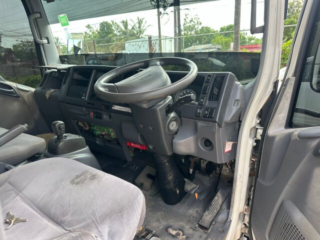 2009 Isuzu Elf