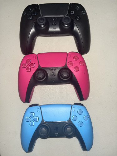 PS5 Controllers 