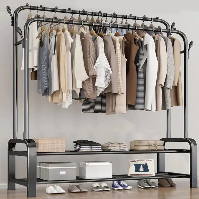 WHITE CLOTHES HANGING STAND