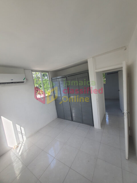 2 Bedroom, 1 Bathroom Gated Apartment