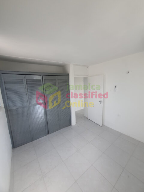 2 Bedroom, 1 Bathroom Gated Apartment