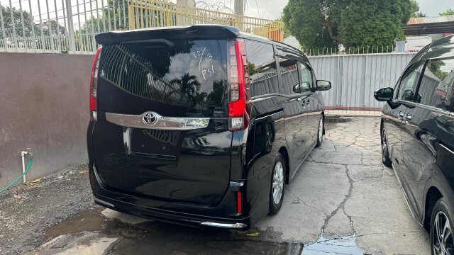 2016 TOYOTA NOAH