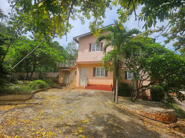 6 Bedroom 6 BATH HOUSE IN FOREST HILLS