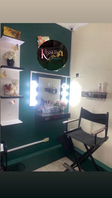Makeup Booth For Rent
