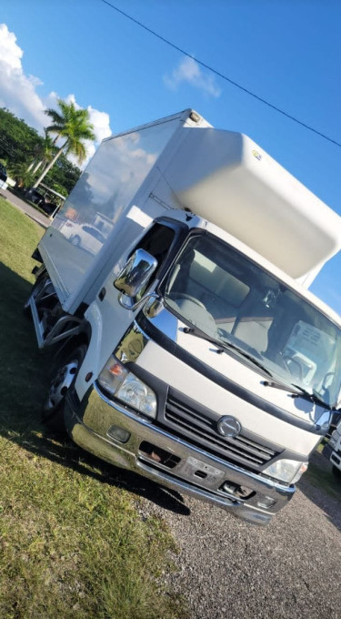 2009 Hino Freeza 7ton