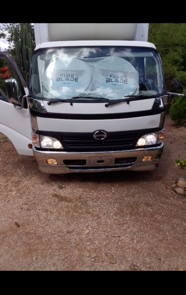 2009 Hino Freeza 7ton