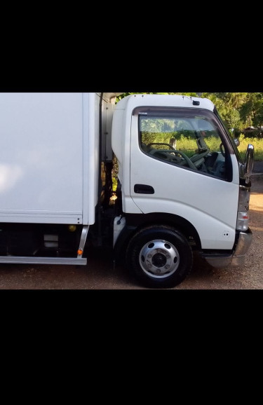 2009 Hino Freeza 7ton