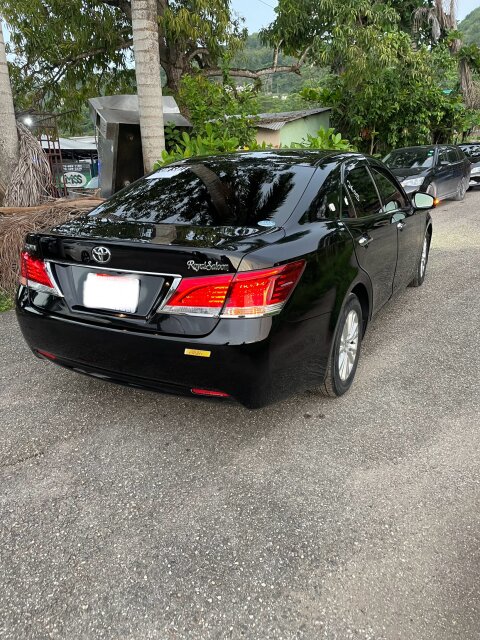 TOYOTA CROWN ROYAL SALOON