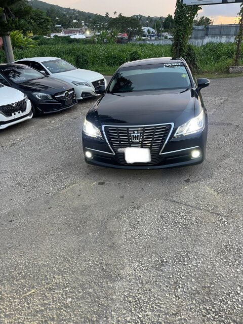 TOYOTA CROWN ROYAL SALOON