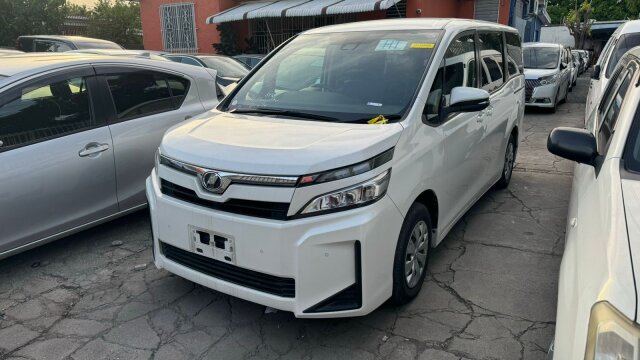 2019 TOYOTA VOXY