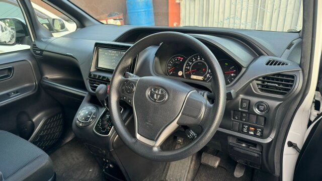 2019 TOYOTA VOXY