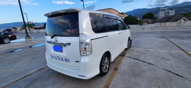 2012 Toyota Voxy Fully Loaded