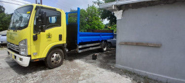 2010 Isuzu Truck With Manual Gear Box