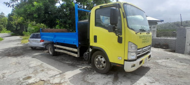 2010 Isuzu Truck With Manual Gear Box