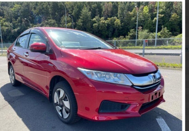 RED 2016 HONDA GRACE FOR SALE