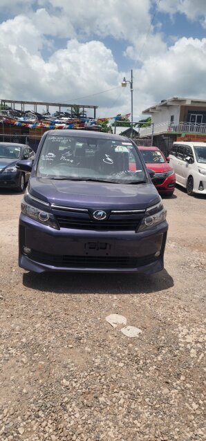 Toyota Voxy Fully Loaded 2016