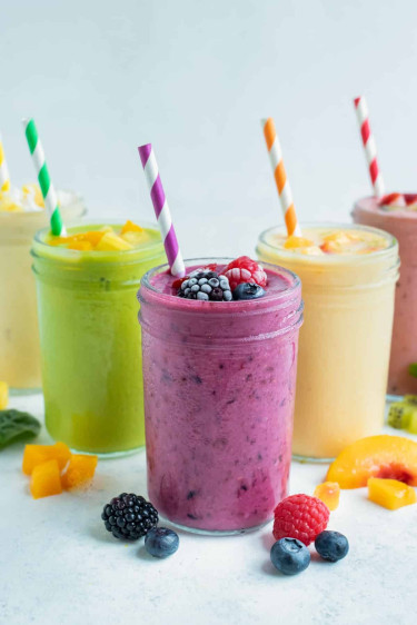 SMOOTHIE STAND SEEKING A PERSON TO BLEND JUICES