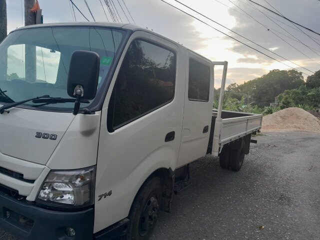 2022 Hino 300