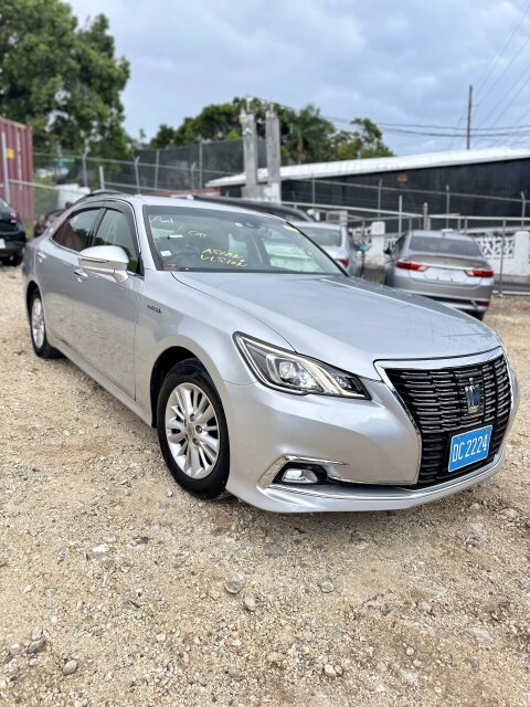 2016 Toyota Crown Royal Saloon