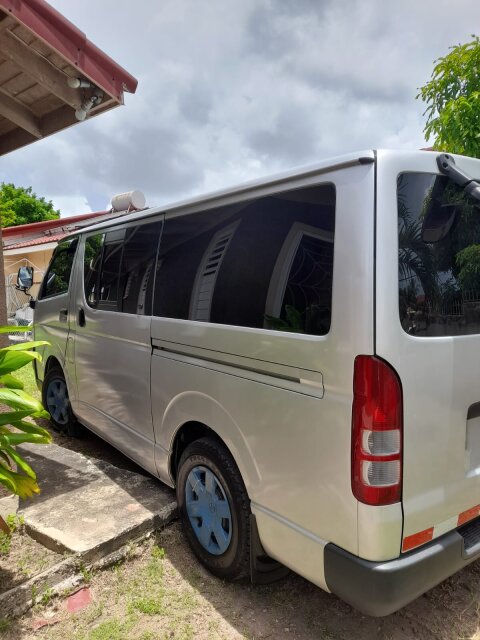 2005 Hiace Bus