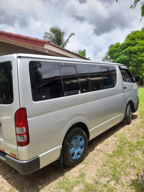 2005 Hiace Bus