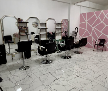 Hairdressing Station For Rent- Halfway Tree 