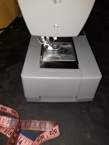 NEW SINGER SEWING MACHINE 