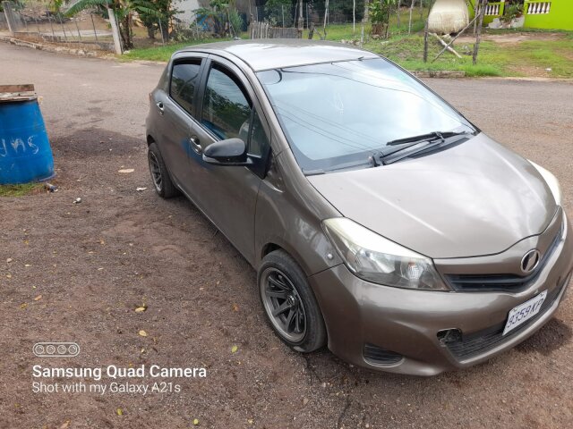 Toyota Vitz 2012