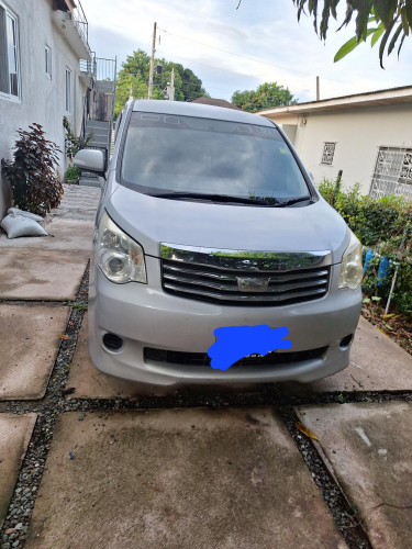 2012 Toyota Noah 