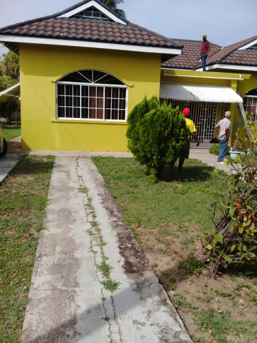 Modern 3 Bedrooms 2 Bathrooms Bungalow 