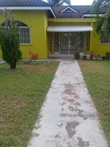 Modern 3 Bedrooms 2 Bathrooms Bungalow 