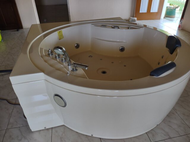 Jacuzzi