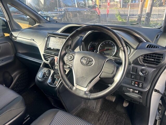 2015 Toyota Voxy