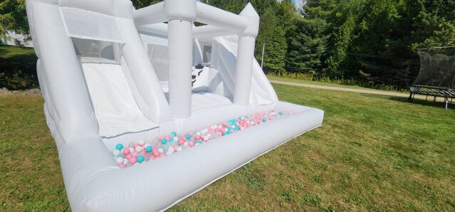 25 White Bounce House For Rent