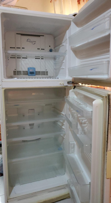 Refrigerator 