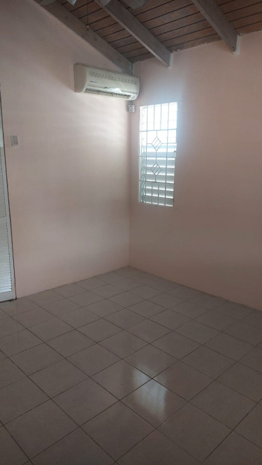  2 Bedroom 1 BATH UNFURN.. USD$600